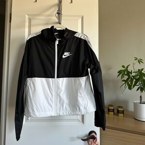 Nike lightweight light running jacket